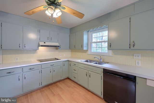 33 WOODLAND AVE, Lititz, PA 17543