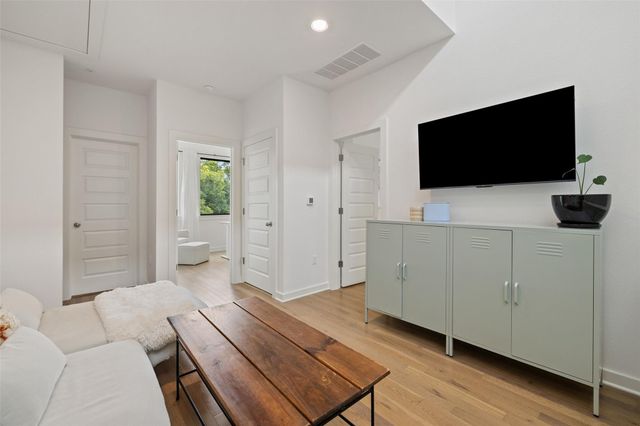6409 Berkman DR 6, Austin, TX 78723