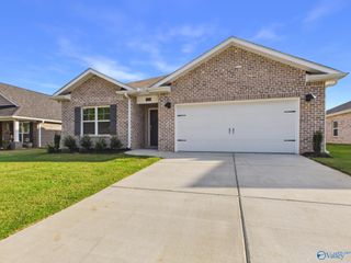 6139 Feather Way SE, Owens Cross Roads, AL 36763