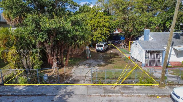 1189 NW 26 St, Miami, FL 33127