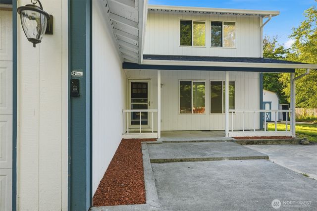 12817 Kapowsin Highlands Drive E, Graham, WA 98338