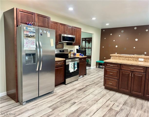 357 Warren Avenue, Vienna, OH 44473