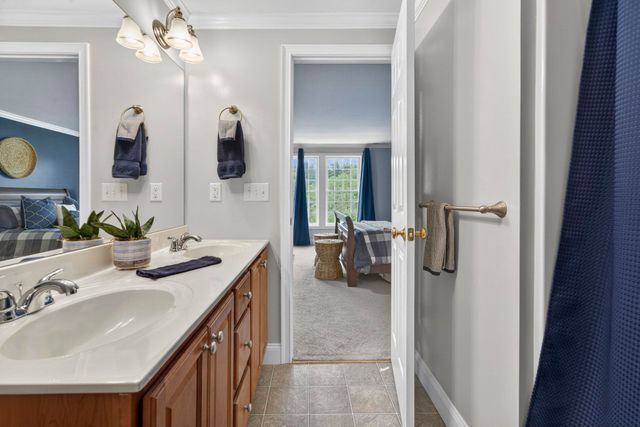 15 Shaker Heights Lane, Chester, NH 03036
