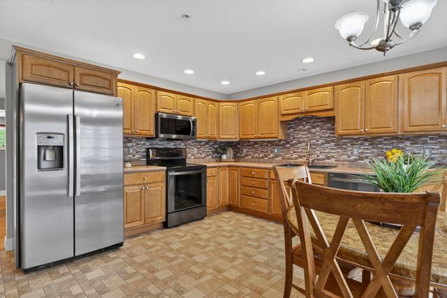 15 Shaker Heights Lane, Chester, NH 03036