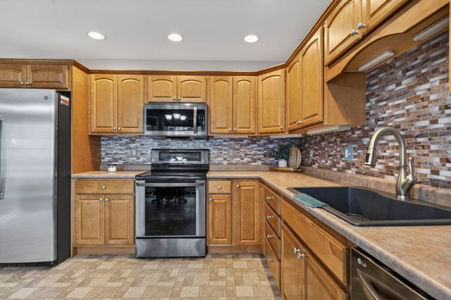 15 Shaker Heights Lane, Chester, NH 03036