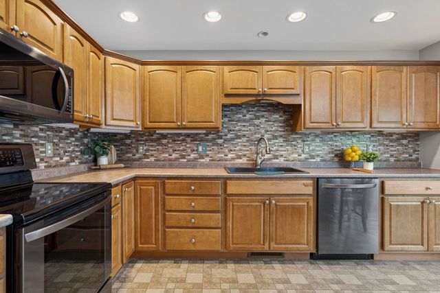 15 Shaker Heights Lane, Chester, NH 03036