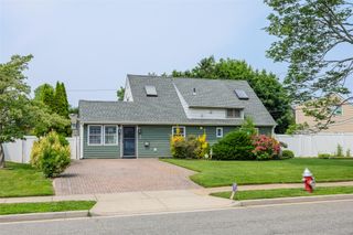 59 Acre Lane, Hicksville, NY 11801