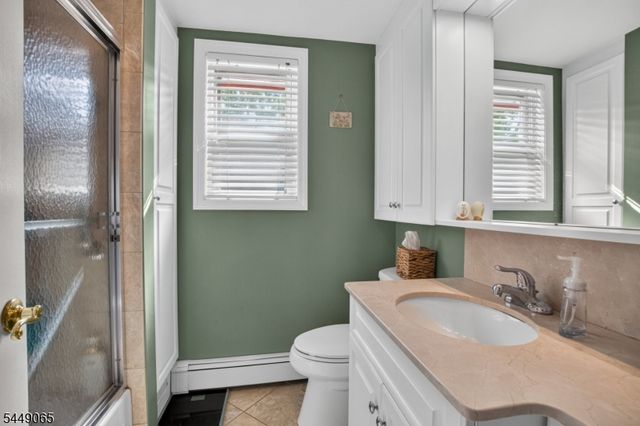 6 Crestwood Ct, Lincoln Park Boro, NJ 07035