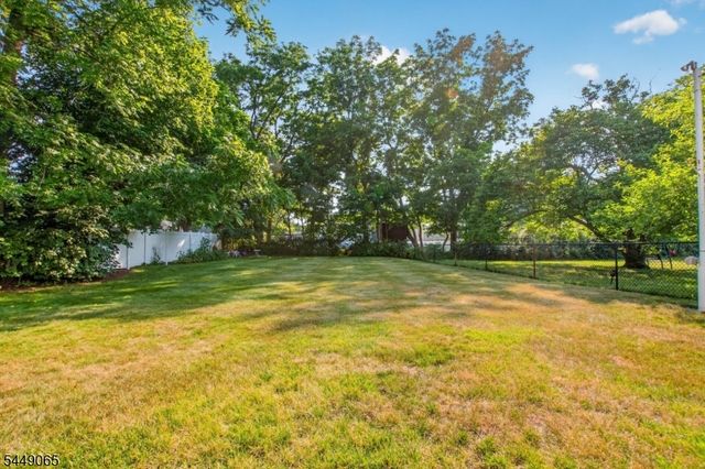 6 Crestwood Ct, Lincoln Park Boro, NJ 07035