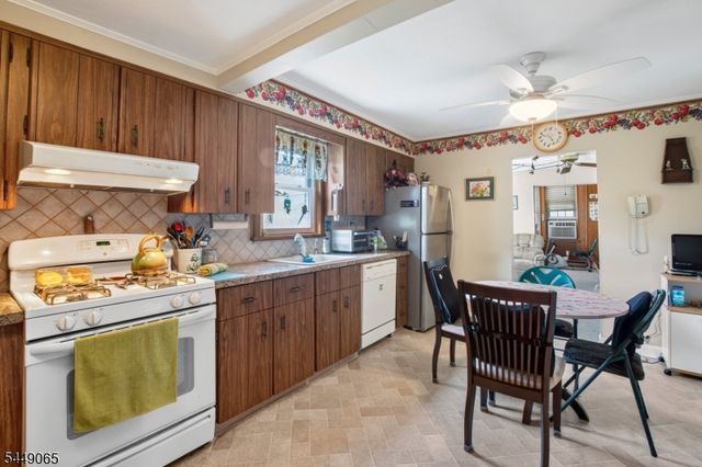 6 Crestwood Ct, Lincoln Park Boro, NJ 07035