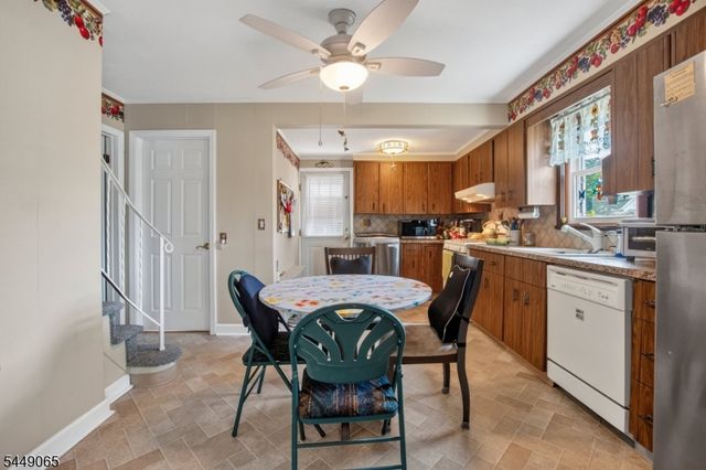6 Crestwood Ct, Lincoln Park Boro, NJ 07035