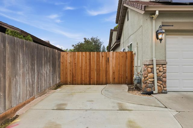 1184 River Ave, Oakdale, CA 95361