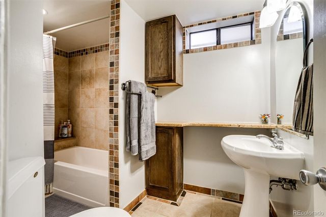 1010 E Dartmouth Avenue, Englewood, CO 80113