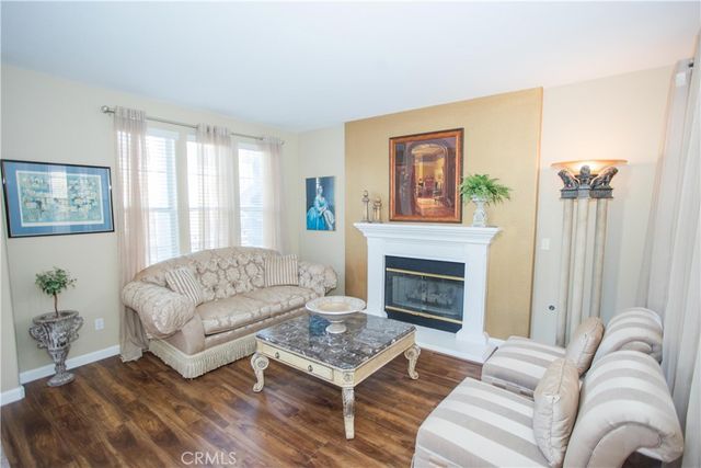 4797 N Pinebury, Clovis, CA 93619