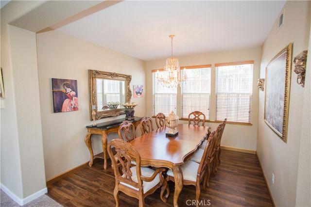 4797 N Pinebury, Clovis, CA 93619