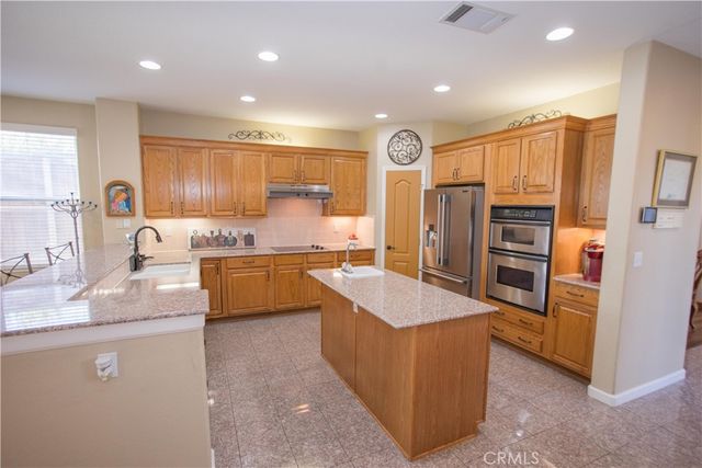 4797 N Pinebury, Clovis, CA 93619