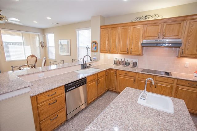 4797 N Pinebury, Clovis, CA 93619