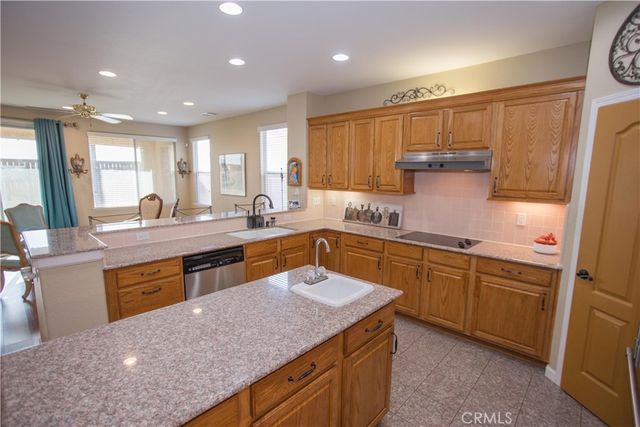 4797 N Pinebury, Clovis, CA 93619