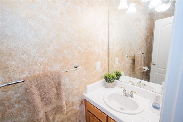 4797 N Pinebury, Clovis, CA 93619