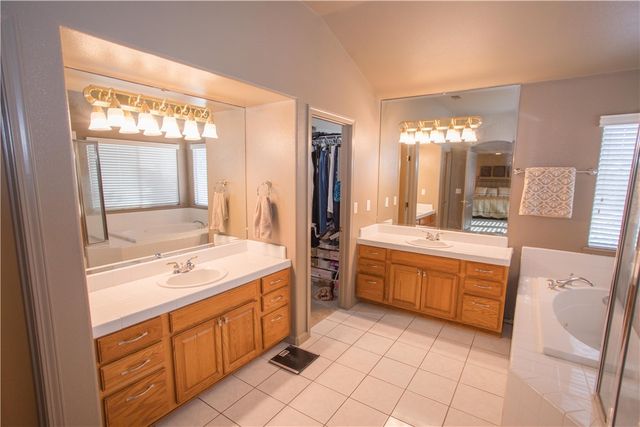 4797 N Pinebury, Clovis, CA 93619