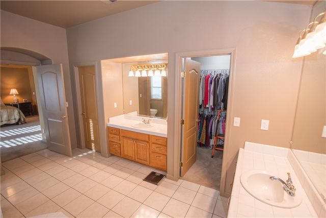 4797 N Pinebury, Clovis, CA 93619