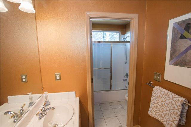 4797 N Pinebury, Clovis, CA 93619
