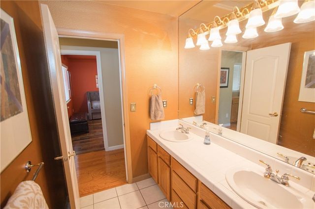 4797 N Pinebury, Clovis, CA 93619