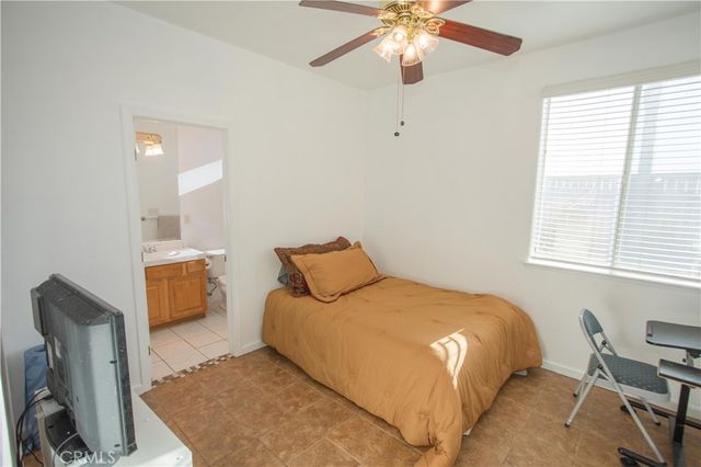 4797 N Pinebury, Clovis, CA 93619