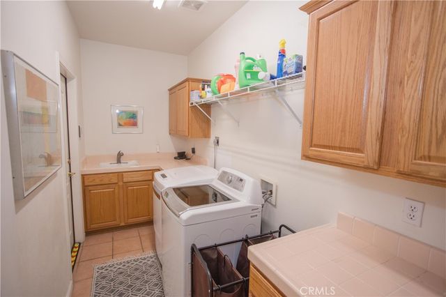 4797 N Pinebury, Clovis, CA 93619