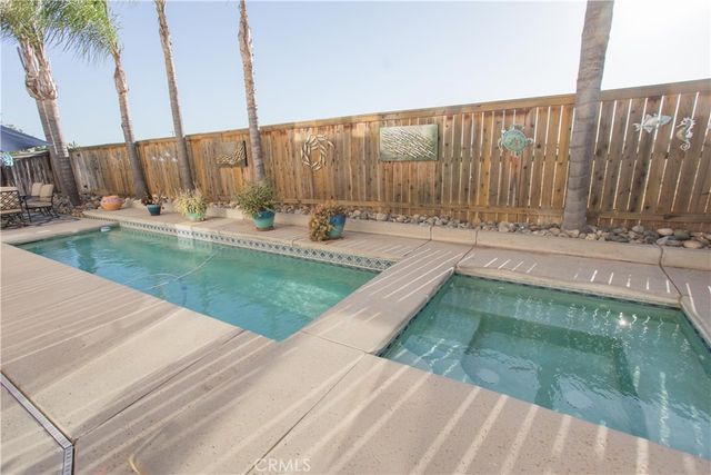 4797 N Pinebury, Clovis, CA 93619