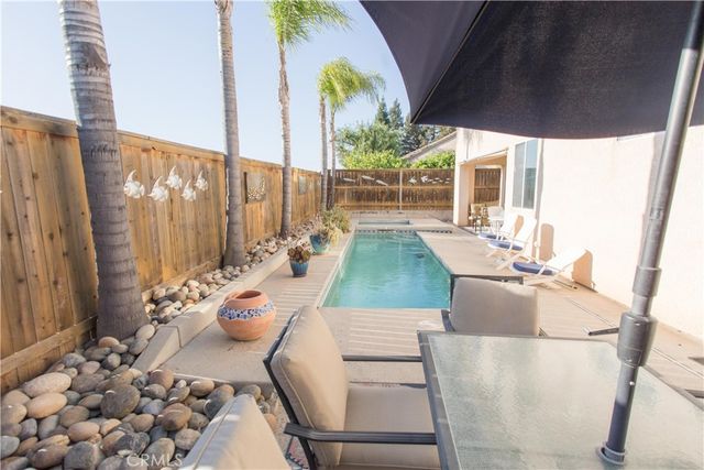 4797 N Pinebury, Clovis, CA 93619