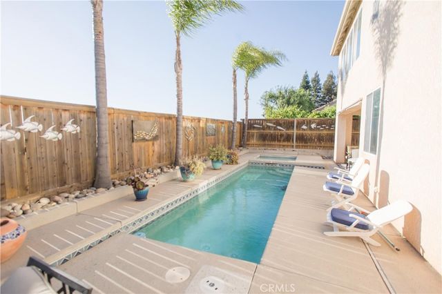 4797 N Pinebury, Clovis, CA 93619