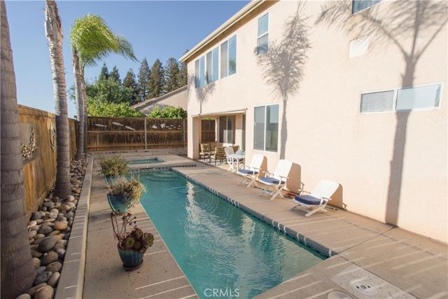 4797 N Pinebury, Clovis, CA 93619