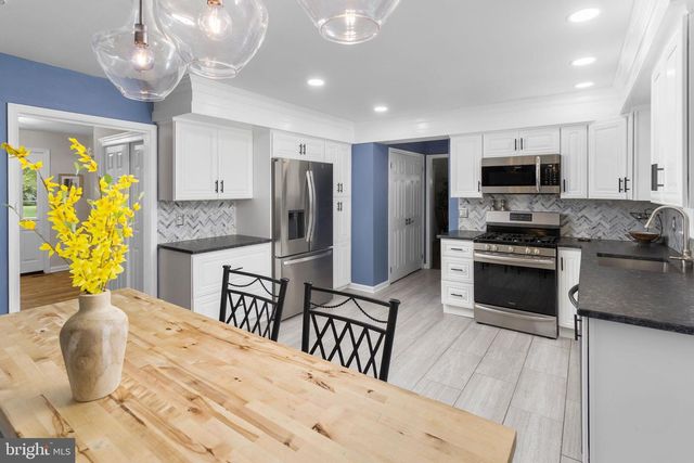 1108 ESTATES BLVD, Hamilton, NJ 08690