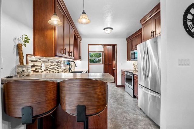 1324 W ROGERS AVENUE, Appleton, WI 54914
