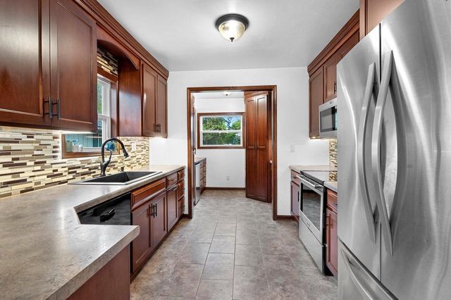 1324 W ROGERS AVENUE, Appleton, WI 54914