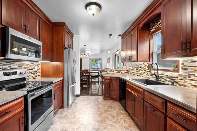 1324 W ROGERS AVENUE, Appleton, WI 54914