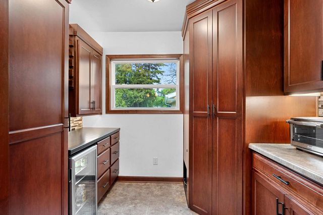 1324 W ROGERS AVENUE, Appleton, WI 54914