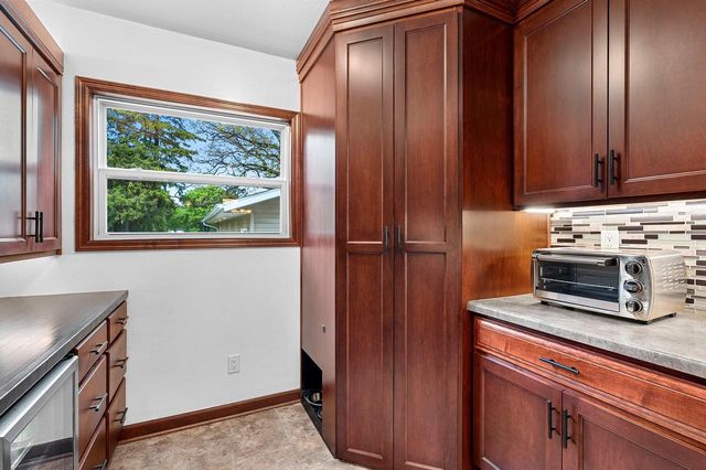 1324 W ROGERS AVENUE, Appleton, WI 54914