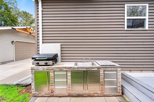 1324 W ROGERS AVENUE, Appleton, WI 54914