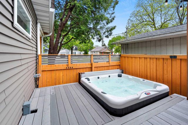 1324 W ROGERS AVENUE, Appleton, WI 54914