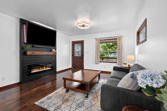 1324 W ROGERS AVENUE, Appleton, WI 54914