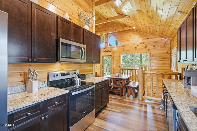 1012 Owls Nest Way, Sevierville, TN 37862