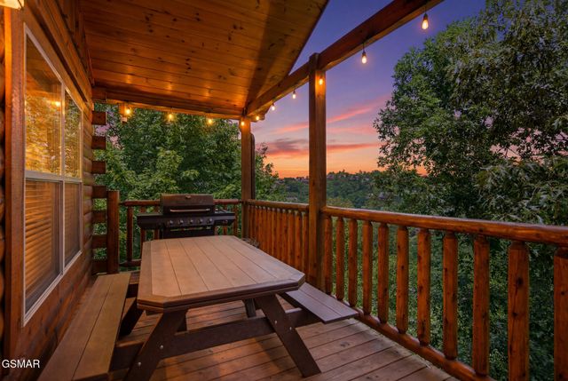 1012 Owls Nest Way, Sevierville, TN 37862