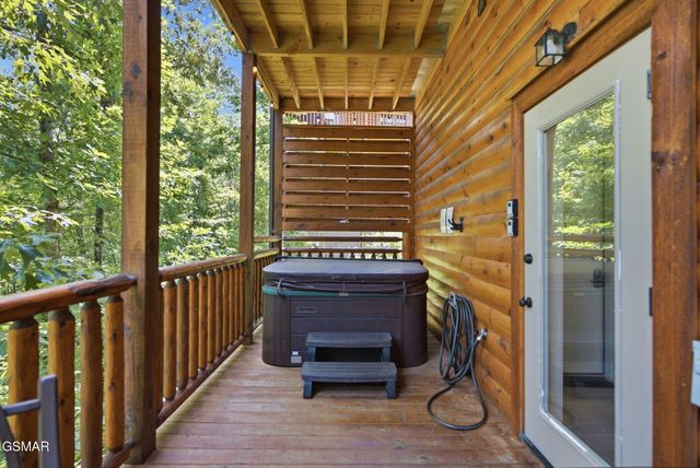 1012 Owls Nest Way, Sevierville, TN 37862