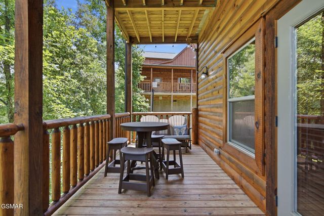 1012 Owls Nest Way, Sevierville, TN 37862