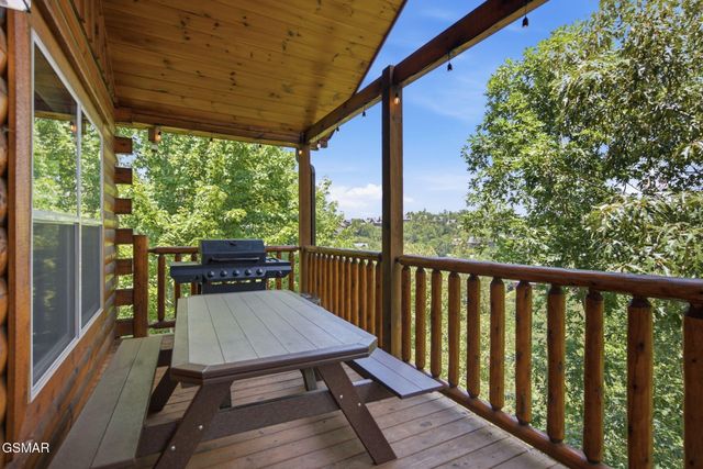 1012 Owls Nest Way, Sevierville, TN 37862