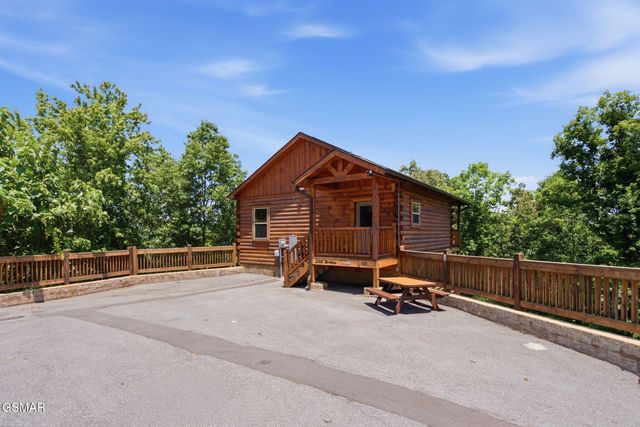 1012 Owls Nest Way, Sevierville, TN 37862