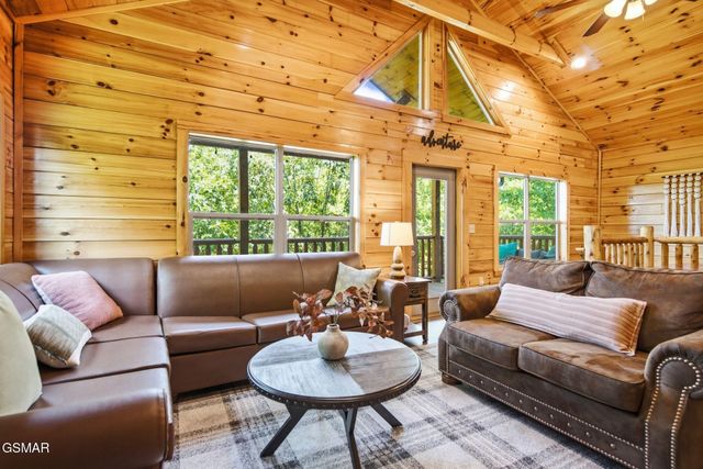 1012 Owls Nest Way, Sevierville, TN 37862