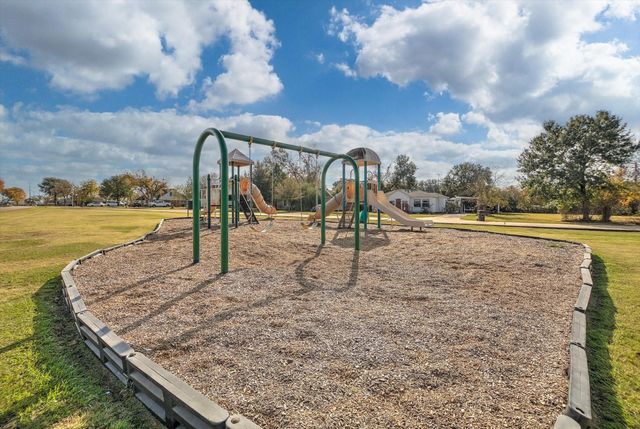 104 Macarthur Street, Baytown, TX 77520